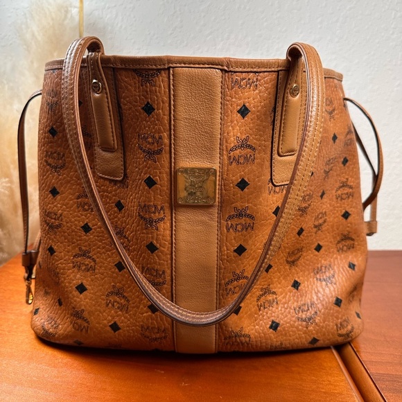 MCM Reversible Liz Vicetos Tote Bag - Picture 2 of 15